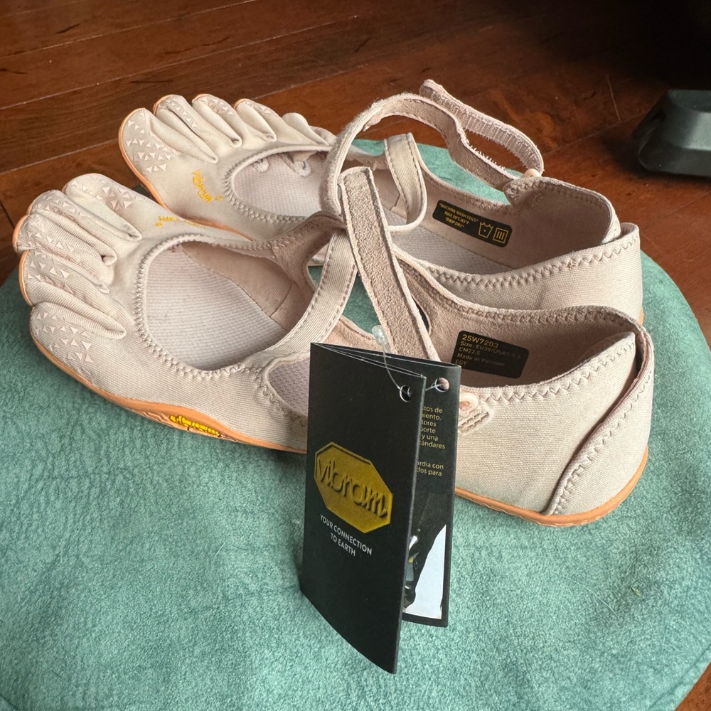 NWT V-Soul Dusty Pink FiveFingers US 7/7.5